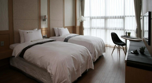 Benikea Hotel Yeosu, Buchen Sie Hotel Yòsu Jeollanam-do