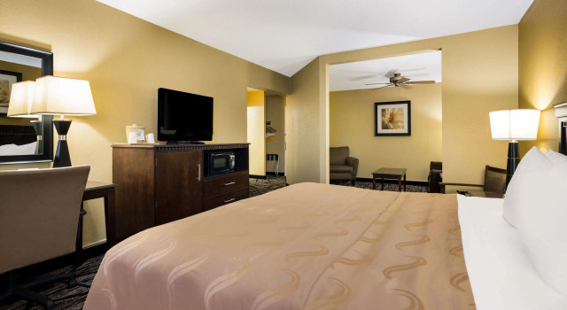 Двухместный люкс Quality Inn & Suites Syracuse Fairgrounds