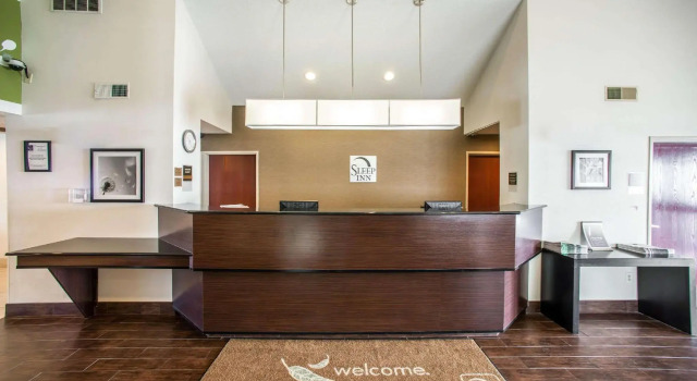 Łóżko w pokoju wieloosobowym Sleep Inn Decatur I-72