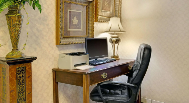 Days Inn & Suites - Hickory, Book Hotel Hickory North Carolina