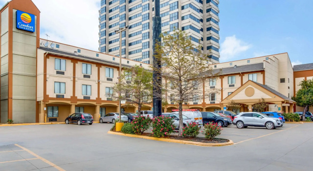 Comfort Inn & Suites Love Field - Dallas Market Center
