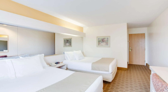 Четырёхместный номер Standard SureStay Hotel by Best Western Christiansburg Blacksburg