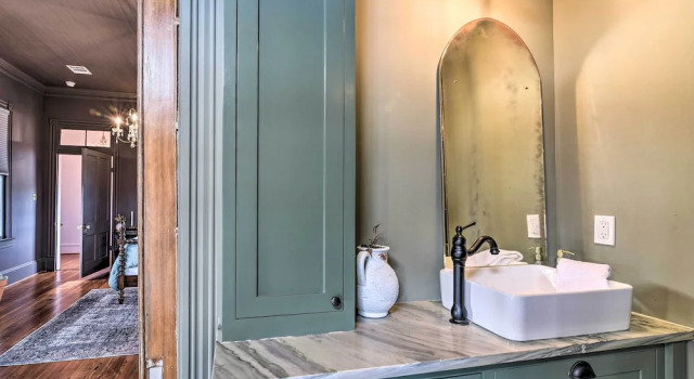 Коттедж Stunning Historic Home < 4 Mi to Beaches!