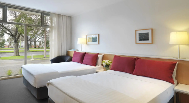 Четырёхместный номер Standard Park Inn by Radisson Melbourne Carlton
