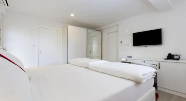 Апартаменты Luxury Villa Lucas with heated pool, whirlpool, sauna, 14 pax