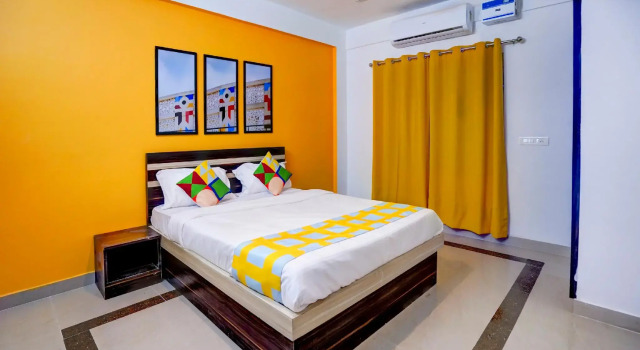 OYO 81587 Luxurious Stay near Railway Station, Prenota Hotel Hotel a Orissa con parcheggio, Parcheggio