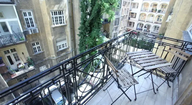 Dfive Apartments - Heroe's Expat, Забронировать Апартаменты/квартира Будапешт Центральная Венгрия, рядом с Вёрёшмарти утца
