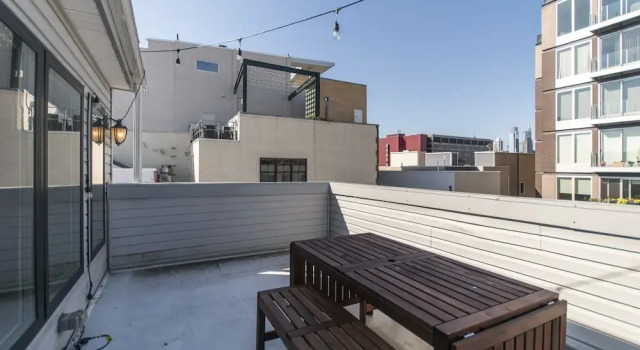 Апартаменты Majestic Nolibs Retreat - Roof Deck and Balcony