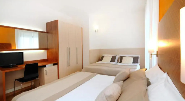 Четырёхместный номер Standard с балконом и с частичным видом на море Hotel Levante