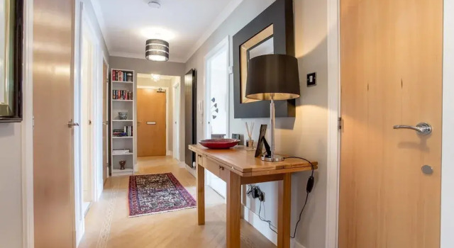 City Centre 3bed/3bath, Забронировать Отель Бротон Эдинбург, рядом с Железнодорожный вокзал Эдинбург-Уэверли