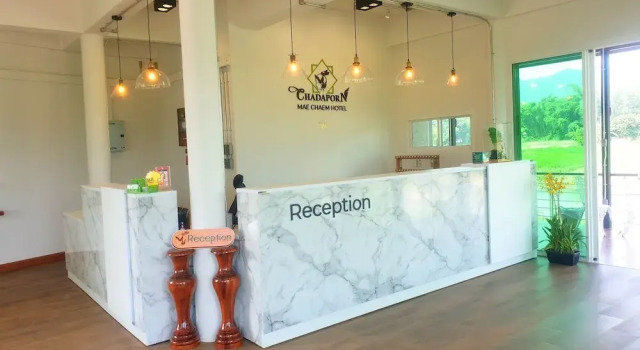 Chadaporn Mae Chaem Hotel, Забронировать Отель Отели Мае Чаем с парковкой, Парковка