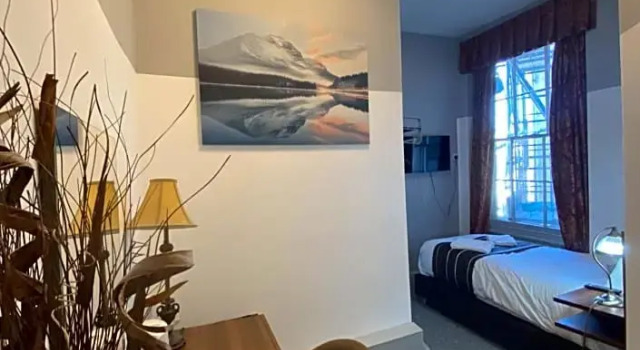 Номер Standard The Broadway Hotel