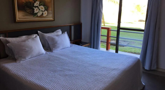 Coqueiral Praia Hotel, Забронировать Отель Santa Cruz Эспириту-Санту