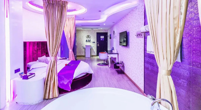 Brightman Theme Hotel