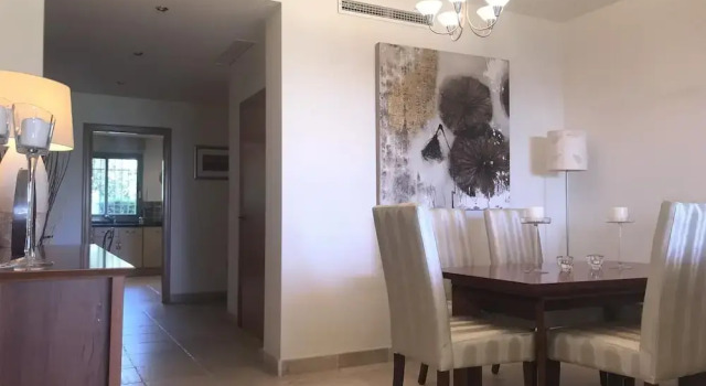 Apartment with Sea Views and Own Garden, Забронировать Апартаменты/квартира Отели Эстепона с парковкой, рядом с Палеонтологический музей, Парковка