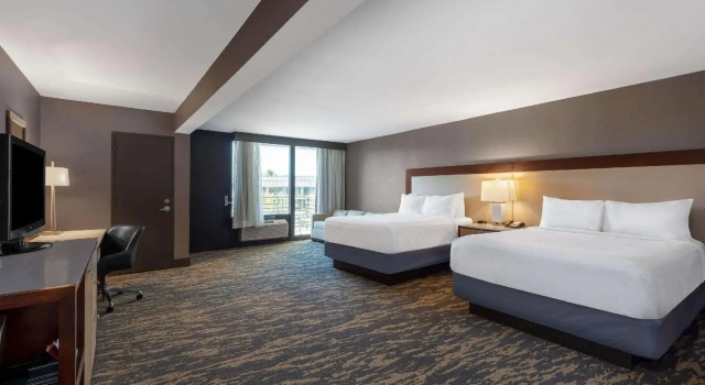 Четырёхместный номер Premier Wyndham Lancaster Resort and Convention Center