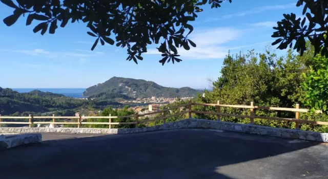 Апартаменты The sea from the hills