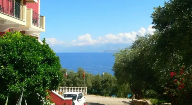 Apraos Bay Hotel In Kalamaki Beach, a nice view over the whole Apraos Bay, Забронировать Отель Отели периферии Ионических островов с парковкой, Парковка