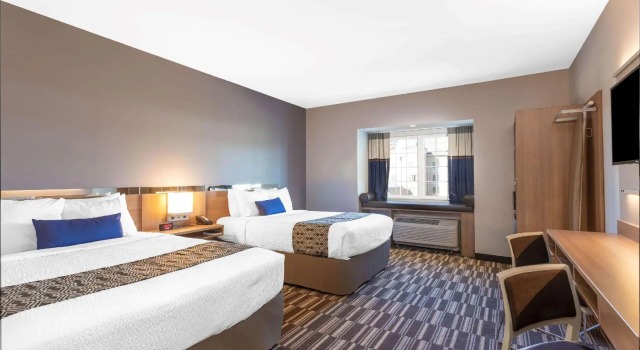 Четырёхместный номер Standard Microtel Inn Suites by Wyndham South Hill
