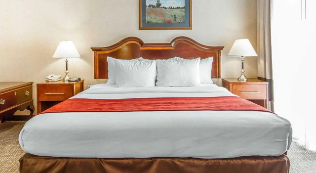 Номер Standard Comfort Suites Red Bluff near I-5