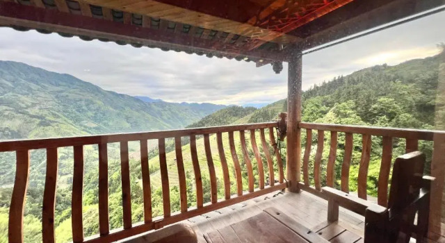 Четырёхместный номер Standard с балконом Baike Boutique Hotel