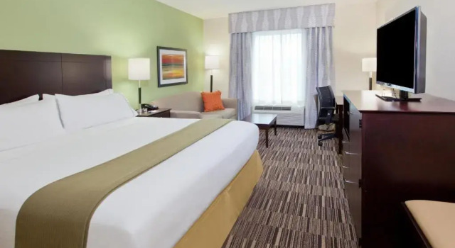 Номер Standard Holiday Inn Express Hotel & Suites Huntsville West - Research Park by IHG