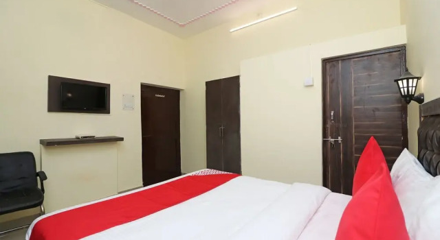 Sandhya Guest House by OYO Rooms