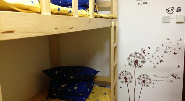 Love Youth Hostel, Book Hostel Qilihe 