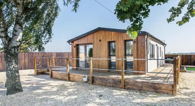 Коттедж с 2 комнатами White Horse Holiday Park, Lincoln with Private Hot Tubs