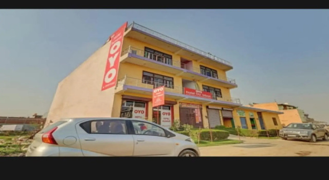 POP 84421 Hotel Hometown, Забронировать Отель Буландшар штат Уттар-Прадеш