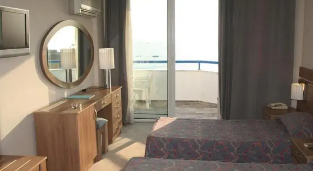 Трёхместный номер Standard Elysee Beach Hotel