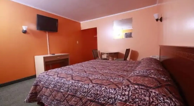 Meadowbrook Motor Lodge