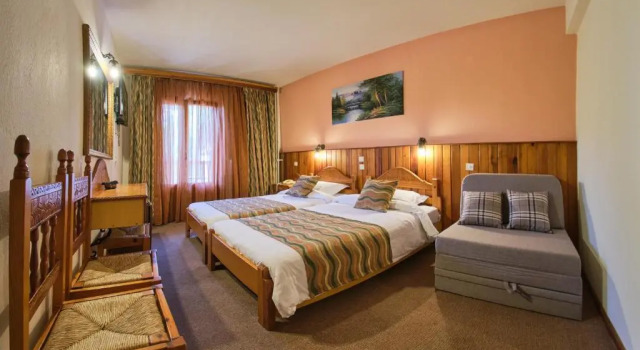 Трёхместный номер Standard с видом на горы Hotel Victoria