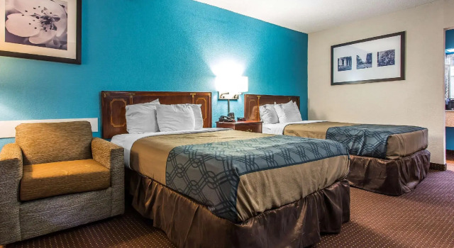 Четырёхместный номер Standard Economy Inn