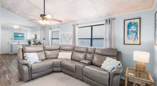 Номер Standard Lani Kai 230 Gulf Coast Condo. Walk to Beach + Pools + Balcony Views!