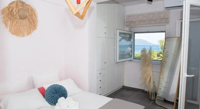 Pampas Seafront villa, 6 bedrooms, North Evvoia, Book Villa Hotels in Central Greece with Parking, Parking