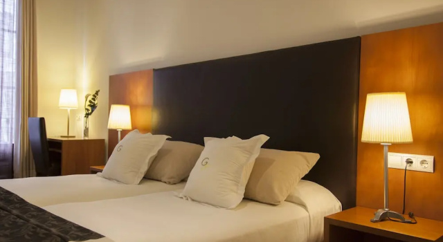 Двухместный номер Superior с балконом Hostal Goya