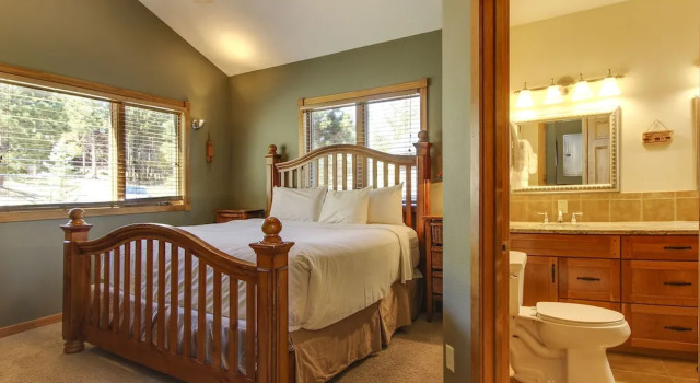 The Twin Owls 21a 2 Bedroom Condo by RedAwning
