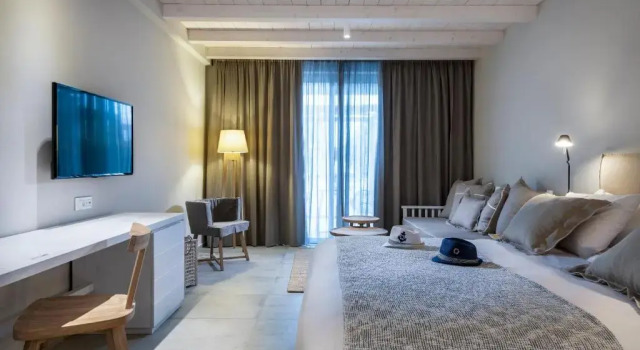 Полулюкс с балконом Caravia Beach Hotel