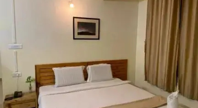 Люкс Hotel Travellers INN