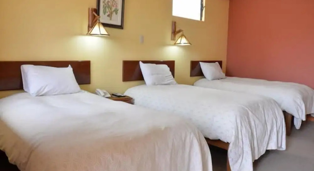 Habitación triple Estándar Hotel Granada Colca