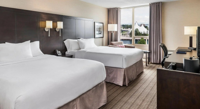Четырёхместный номер Standard Delta Hotels by Marriott Sault Ste. Marie Waterfront