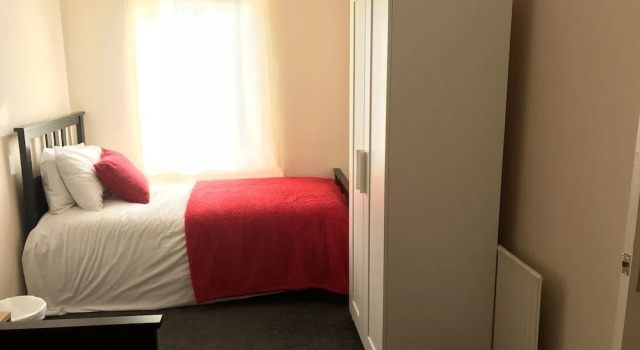 Коттедж Three Bedroom House in Basildon