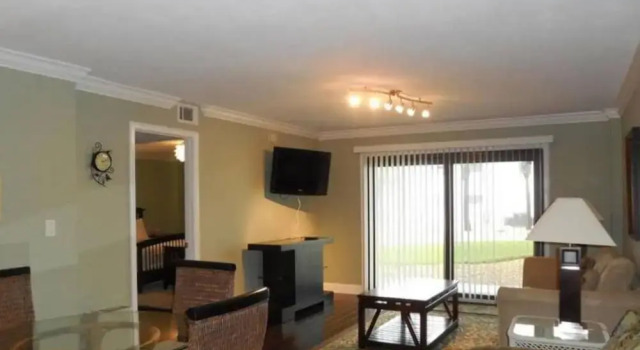 Beach Getaway, Book Hotel Hoteller i Ormond-by-the-Sea med parkering, Parkering