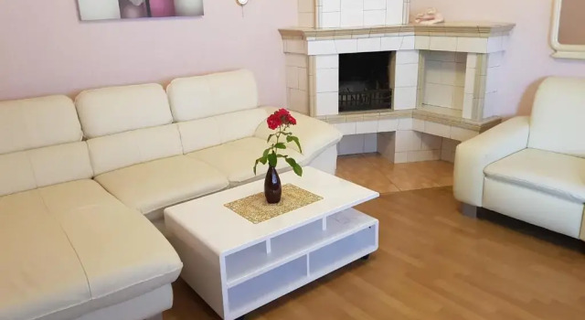 Апартаменты Naiza Guesthouse and Apartments