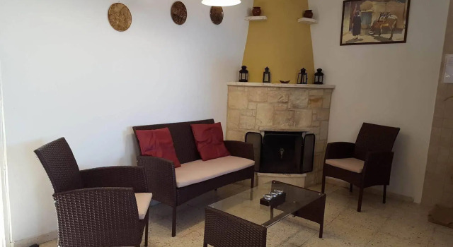 Yiangos House, Book Hotel Hoteller og overnatningssteder i Neo Chorio, Hotel