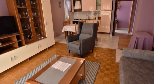 Apartment Granum, Забронировать Апартаменты/квартира Отели Биоград-на-Мору с парковкой, рядом с Частный Пляж «Кемп Сенди», Парковка