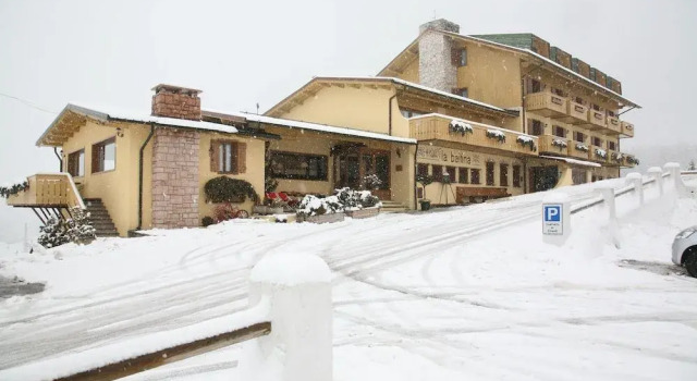 Hotel La Baitina, Book Hotel Hoteller i Asiago med parkering, Parkering