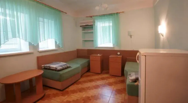 Palmira Sad Hotel, Брондау Қонақ үй Big Yalta бассейні бар қонақ үйлер, Жүзу бассейні