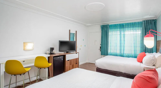 Номер Standard с видом на бассейн Beachside Hotel & Suites Cocoa Beach - Port Canaveral